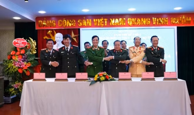 Các đơn vị ký kết giao ước phong trào thi đua "Vì an ninh Tổ quốc" năm 2018