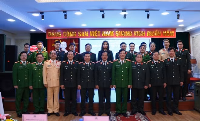 Thiếu tướng Đỗ Ngọc Cẩn và các đại biểu tại Hội nghị