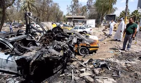 Vụ đánh bom xe ở bệnh viên al-Yarmuk, tây Baghdad hôm 14/4.