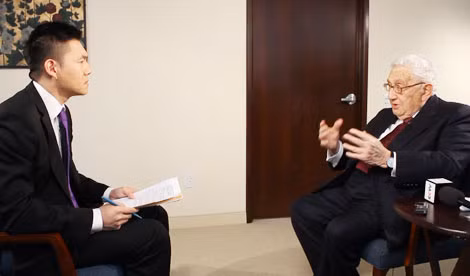 Kissinger trong một buổi trả lời phỏng vấn Đài Truyền hình Trung ương Trung Quốc.