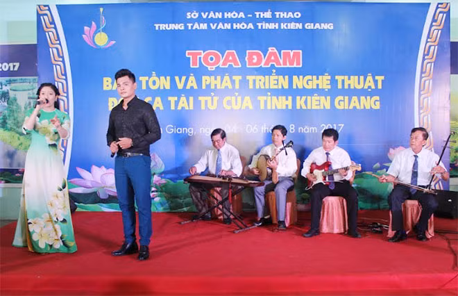 Các nghệ sĩ đến từ TP Hồ Chí Minh tham gia biểu diễn trong buổi Tọa đàm.