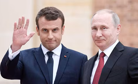 Thông qua việc gặp gỡ hai lãnh đạo Nga và Mỹ, ông Macron đã chứng tỏ một phong cách lãnh đạo mới mẻ, linh hoạt và đầy sáng tạo. Thông qua việc gặp gỡ hai lãnh đạo Nga và Mỹ, ông Macron đã chứng tỏ một phong cách lãnh đạo mới mẻ, linh hoạt và đầy sáng tạo.