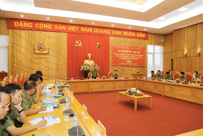 Toàn cảnh buổi toạ đàm.