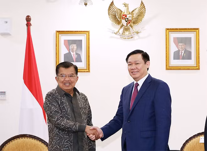 Phó Thủ tướng Vương Đình Huệ đã hội kiến Phó Tổng thống Indonesia Jusuf Kalla. Ảnh: VGP/Thành Chung