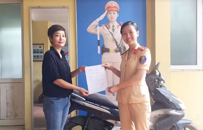 Chị Khánh nhận lại tài sản.