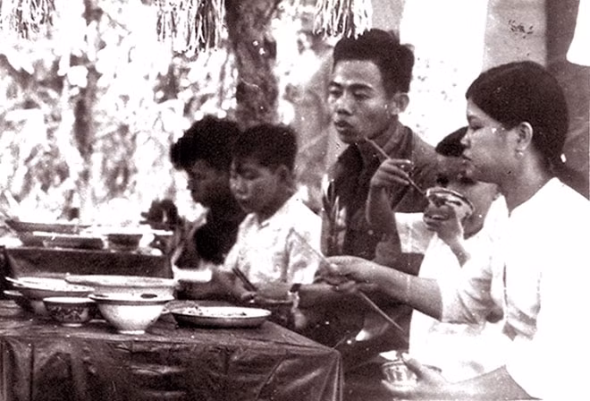 Đón Tết trong cứ.