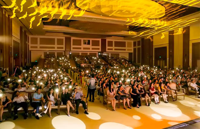 Đêm nhạc "Như đã dấu yêu" diễn ra tối ngày 5-8 tại FLC Sầm Sơn đã chinh phục 1.300 khán giả.