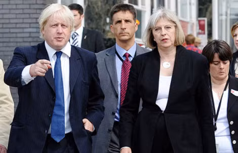 Trong suy nghĩ của bà Theresa May, sự thông minh và từng trải của Boris Johnson sẽ dẫn dắt đoàn đàm phán của Anh giành nhiều thắng lợi nhất. Trong suy nghĩ của bà Theresa May, sự thông minh và từng trải của Boris Johnson sẽ dẫn dắt đoàn đàm phán của Anh giành nhiều thắng lợi nhất.