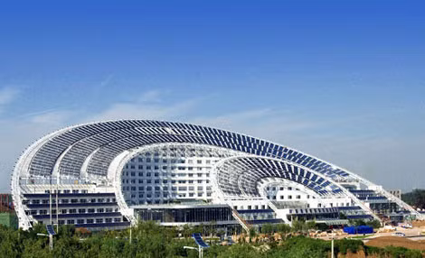 Các tòa nhà thông minh sử dụng năng lượng xanh và có gắn hệ thống cảm biến.