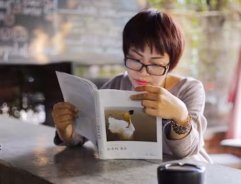 Nhà báo Nguyễn Quỳnh Hương là nhân vật trong dự án Đọc sách thật phong cách.