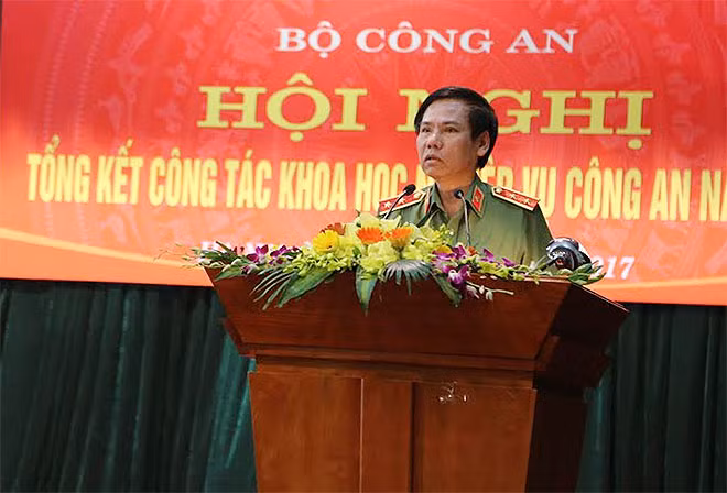 Trung tướng, PGS.TS Trần Minh Thư, Viện trưởng Viện Chiến lược và Khoa học Công an điều hành thảo luận tại Hội nghị. Trung tướng, PGS.TS Trần Minh Thư, Viện trưởng Viện Chiến lược và Khoa học Công an điều hành thảo luận tại Hội nghị.