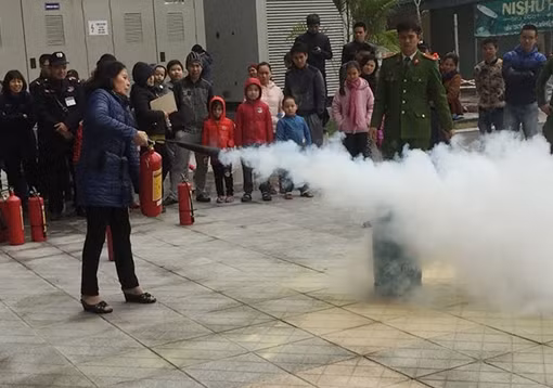 Tập huấn chữa cháy tại các chung cư dịp Tết Nguyên đán