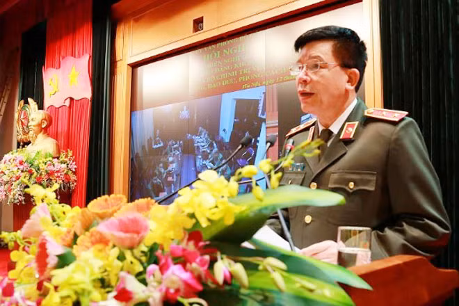 Trung tướng Nguyễn Danh Cộng, Chánh Văn phòng Bộ Công an quán triệt Nghị quyết.