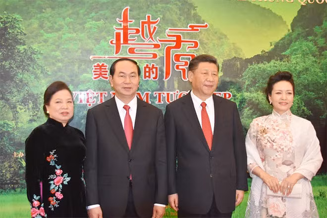 Chủ tịch nước Trần Đại Quang và phu nhân cùng Tổng Bí thư, Chủ tịch Trung Quốc Tập Cận Bình và phu nhân chụp ảnh lưu niệm.