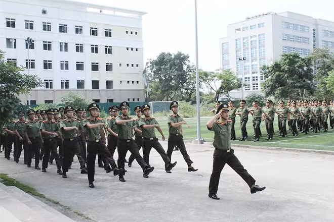 Các đơn vị dự thi phần thi điều lệnh.