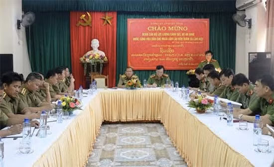Buổi chào mừng nhằm thảo luận, trao đổi những kinh nghiệm thực tế trong công tác truy bắt đối tượng truy nã, vận động đối tượng truy nã ra đầu thú của hai lực lượng Cảnh sát Việt Nam - Lào.