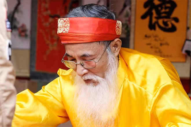 Ông đồ trong Hội chữ xuân Đinh Dậu 2017.