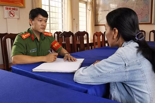 Học theo thủ đoạn lừa đảo thì... bị bắt ảnh 3