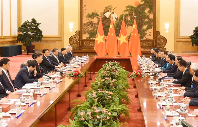 Sau lễ đón chính thức, Chủ tịch nước Trần Đại Quang hội đàm với Tổng Bí thư, Chủ tịch Trung Quốc Tập Cận Bình tại Đại Lễ đường Nhân dân.