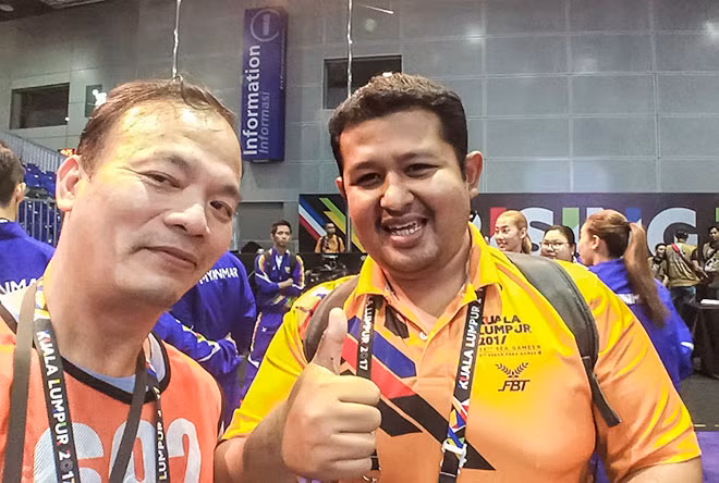 Phóng viên Báo CAND và tình nguyện viên Malaysia. Phóng viên Báo CAND và tình nguyện viên Malaysia.