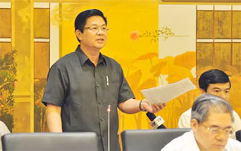 Đại biểu Đỗ Ngọc Thịnh phát biểu tại hội nghị sáng nay 27-5.