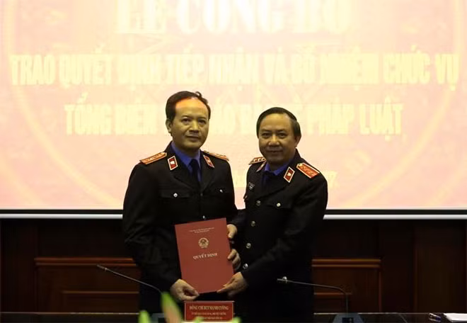 Đồng chí Nguyễn Văn Thắng giữ chức vụ Tổng Biên tập Báo Bảo vệ pháp luật.