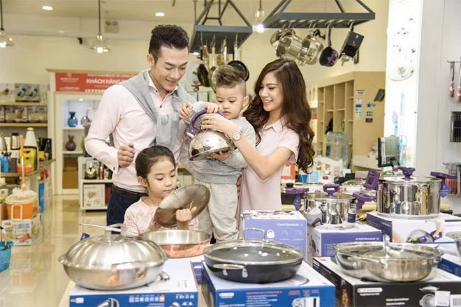 Vincom Summer Sale dành nhiều ưu đãi cho nhóm khách hàng gia đình với hàng ngàn mặt hàng tiêu dùng được giảm giá tới 49% tại hệ thống bán lẻ VinMart. Vincom Summer Sale dành nhiều ưu đãi cho nhóm khách hàng gia đình với hàng ngàn mặt hàng tiêu dùng được giảm giá tới 49% tại hệ thống bán lẻ VinMart.