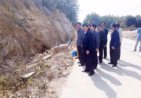 Đồng chí Nguyễn Văn Đọc, Bí thư Tỉnh ủy Quảng Ninh, lãnh đạo TP Uông Bí và các cơ quan chức năng có mặt tại hiện trường.