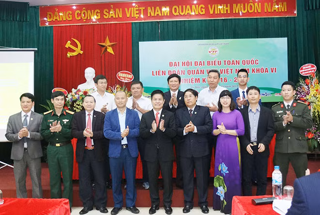 Ban chấp hành Liên đoàn Quần vợt Việt Nam khóa VI ra mắt ngày 31-3. Ban chấp hành Liên đoàn Quần vợt Việt Nam khóa VI ra mắt ngày 31-3.