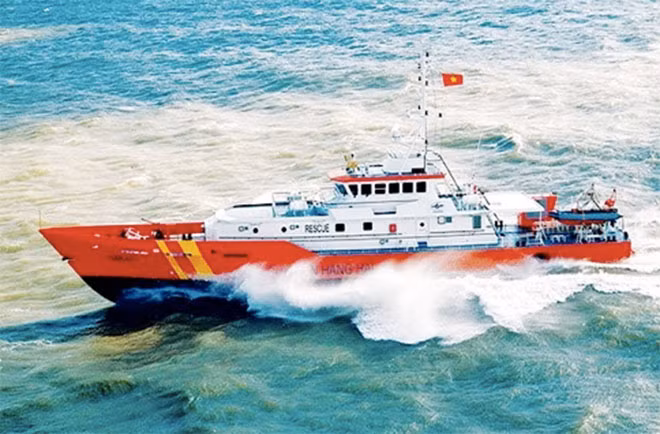 Tàu SAR-411 đang tiến hành tìm kiếm trên vùng biển.