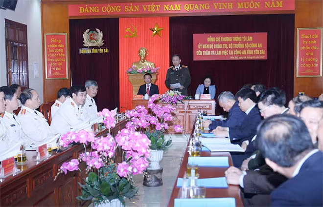 Thượng tướng Tô Lâm, Ủy viên Bộ Chính trị, Bí thư Đảng ủy Công an Trung ương, Bộ trưởng Bộ Công an phát biểu chỉ đạo tại hội nghị.