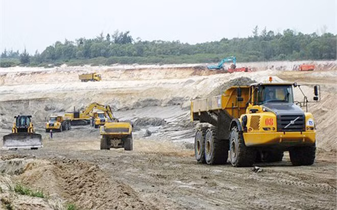 Quặng Thạch Khê sẽ là một món lợi lớn nếu biết khai thác, ngược lại cũng có thể là một thảm họa nếu quyết làm khi chưa đủ cơ sở. Quặng Thạch Khê sẽ là một món lợi lớn nếu biết khai thác, ngược lại cũng có thể là một thảm họa nếu quyết làm khi chưa đủ cơ sở.