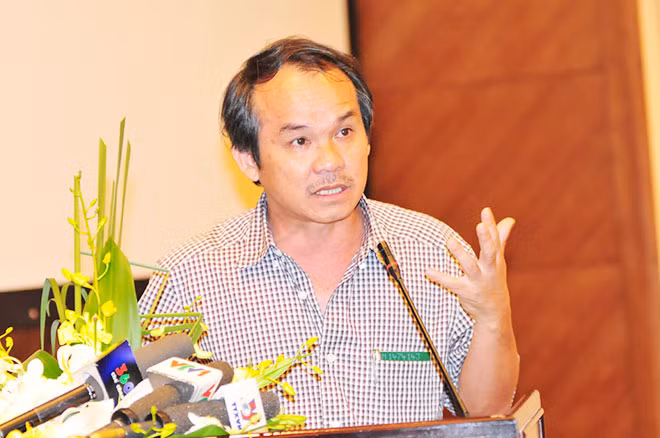 Rất nhiều lần, ông Đoàn Nguyên Đức chỉ trích HLV Hoàng Anh Tuấn.