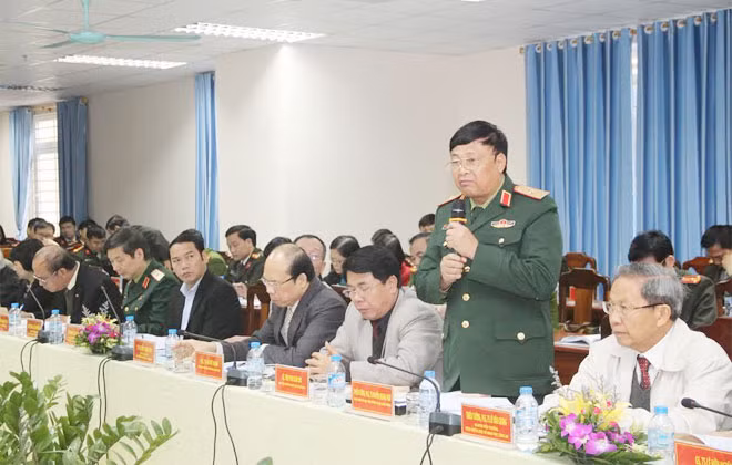 Thiếu tướng, PGS.TS Nguyễn Quang Phát, Phó Chính ủy Học viện Chính trị, Bộ Quốc phòng phát biểu tại hội thảo.