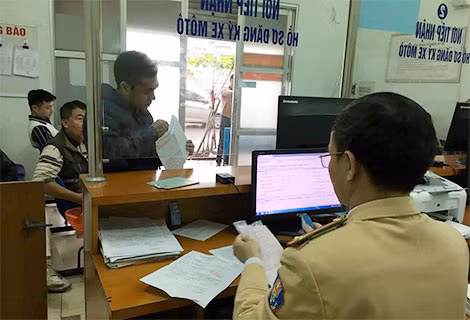 Nếu Chính phủ cho phép đấu giá biển số xe, thì phải sửa Luật giao thông đường bộ cho phù hợp.
