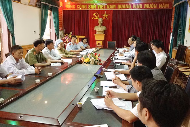 Ban tiếp công dân Trung ương chủ trì cuộc đối thoại giải quyết khiếu nại tố cáo ở huyện Tam Dương, tỉnh Vĩnh Phúc. Ban tiếp công dân Trung ương chủ trì cuộc đối thoại giải quyết khiếu nại tố cáo ở huyện Tam Dương, tỉnh Vĩnh Phúc.