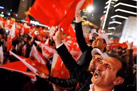 Phe đối lập chỉ trích dữ dội vì cho rằng ông Erdogan muốn tập trung quyền lực để trở thành “siêu tổng thống”.