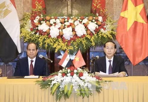 Chủ tịch nước Trần Đại Quang và Tổng thống Ai Cập Abdel Fattah Al Sisi chủ trì họp báo, thông báo kết quả hội đàm.