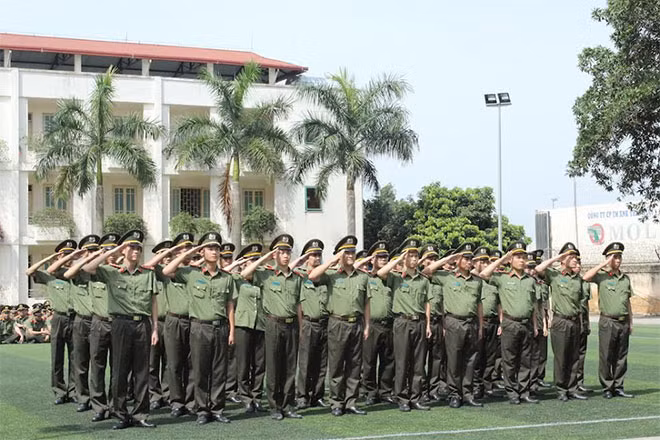 Phần thi các động tác cơ bản của các đội.