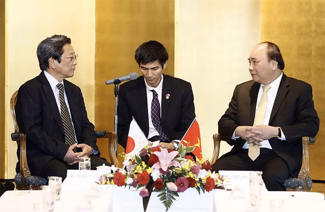Thủ tướng Nguyễn Xuân Phúc và ông Umeda Shoji, Chủ tịch Hội hữu nghị Osaka Ảnh: VGP/Quang Hiếu.