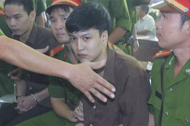 Bị cáo Nguyễn Hải Dương tại phiên tòa sơ thẩm lưu động ngày 17-12-2015, diễn ra ở huyện Chơn Thành, tỉnh Bình Phước.
