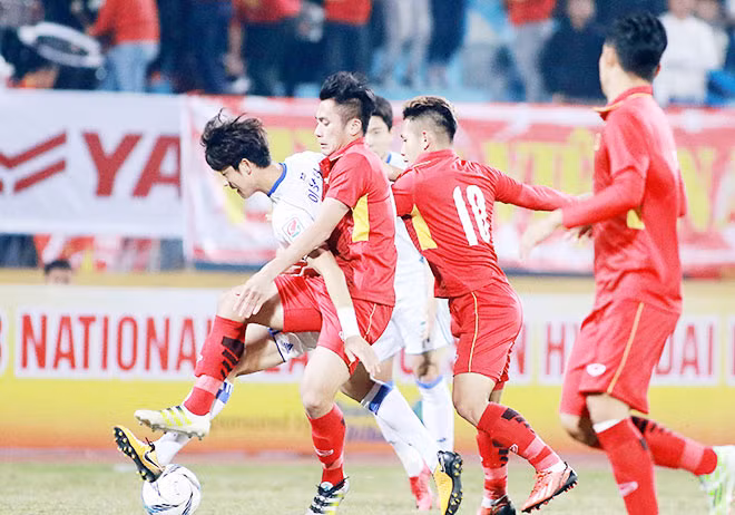 U23 Việt Nam trong trận đấu với CLB Ulsan Hyundai FC (Hàn Quốc).