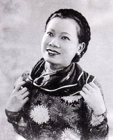 Nữ nghệ sĩ Năm Phỉ.