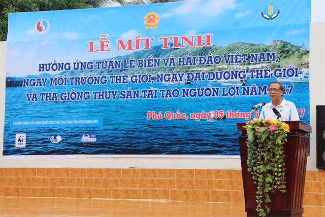Ông Nguyễn Xuân Lộc, Giám đốc Sở TN&MT Kiên Giang phát biểu khai mạc lễ mít tinh.