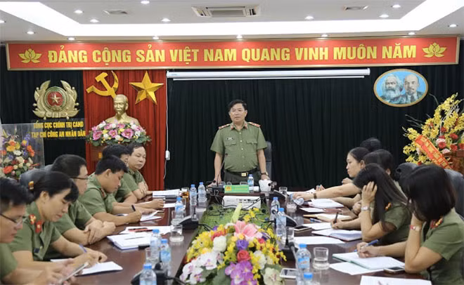 Thiếu tướng, PGS.TS Trần Vi Dân, Tổng Biên tập Tạp chí CAND – đơn vị Thường trực Hội thảo phát biểu tại buổi làm việc.