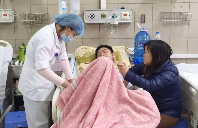 Thay vì bơi ra quản lý từng gia đình nấu rượu, cách tốt hơn là quản lý đường đi của methanol. Thay vì bơi ra quản lý từng gia đình nấu rượu, cách tốt hơn là quản lý đường đi của methanol.