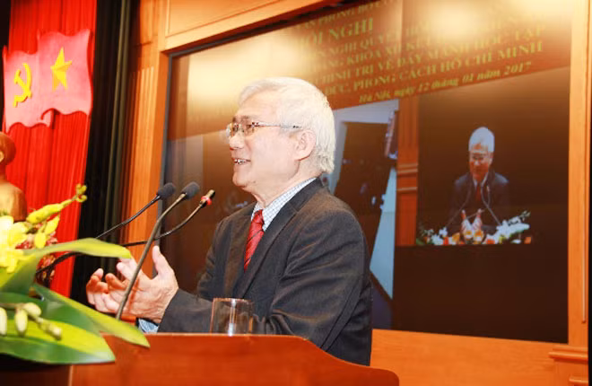 GS, TS, Nhà giáo Mạch Quang Thắng nói chuyện về tư tưởng, đạo đức, phong cách Hồ Chí Minh.