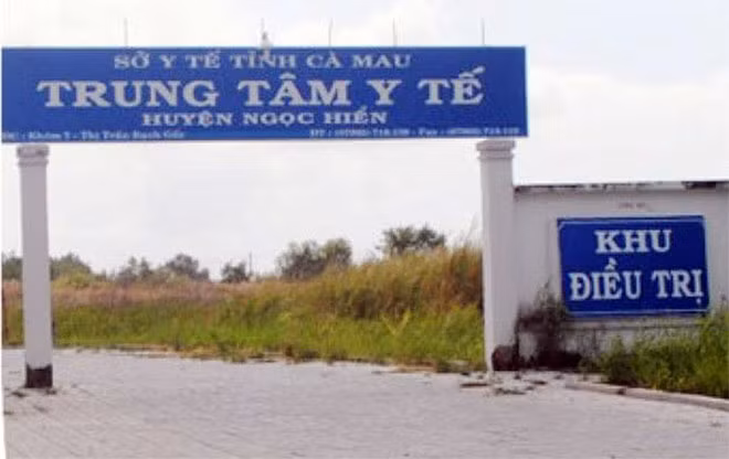 Trung tâm Y tế huyện Ngọc Hiển, nơi xảy ra một số việc lùm xùm thời gian qua.