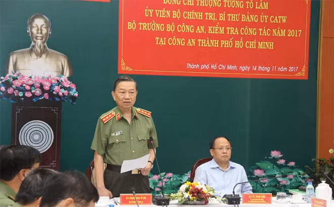 Bộ trưởng Tô Lâm chỉ đạo tại buổi làm việc với Công an và CS PCCC thành phố.