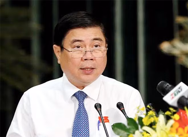 Chủ tịch UBND TP Nguyễn Thành Phong trả lời chất vấn. Chủ tịch UBND TP Nguyễn Thành Phong trả lời chất vấn.